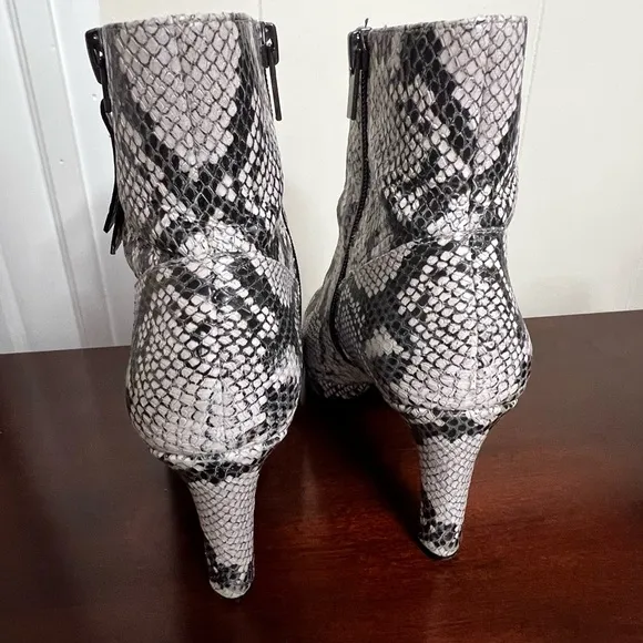 Naturalizer Women Tiana Ankle Boots leather upper alabaster snake EUC worn once