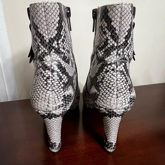 Naturalizer Women Tiana Ankle Boots leather upper alabaster snake EUC worn once
