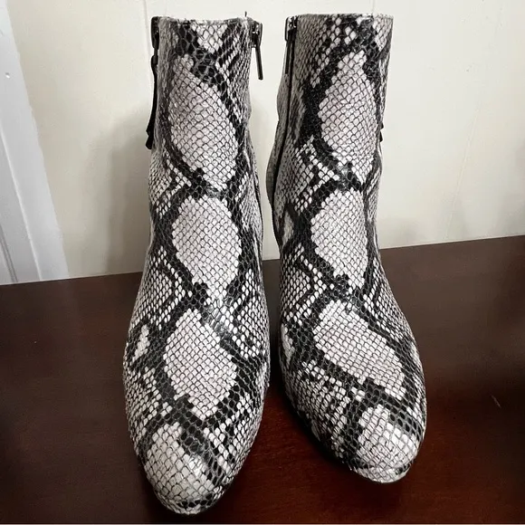 Naturalizer Women Tiana Ankle Boots leather upper alabaster snake EUC worn once