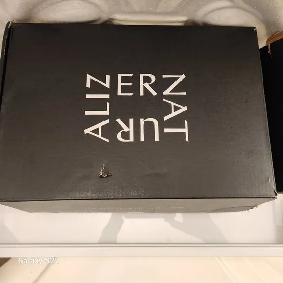 Naturalizer Women's Darry Slip-On Lightweight Lug Sole Heeled Loafer. NIB