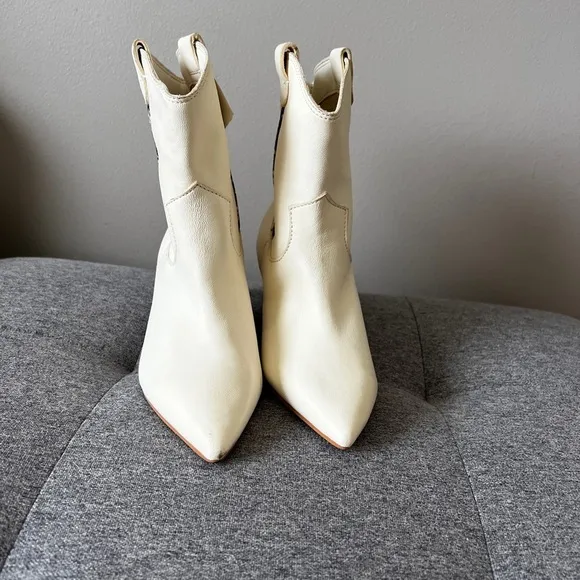 Never worn Dolce Vita Reece boots pointy kitten heel 6