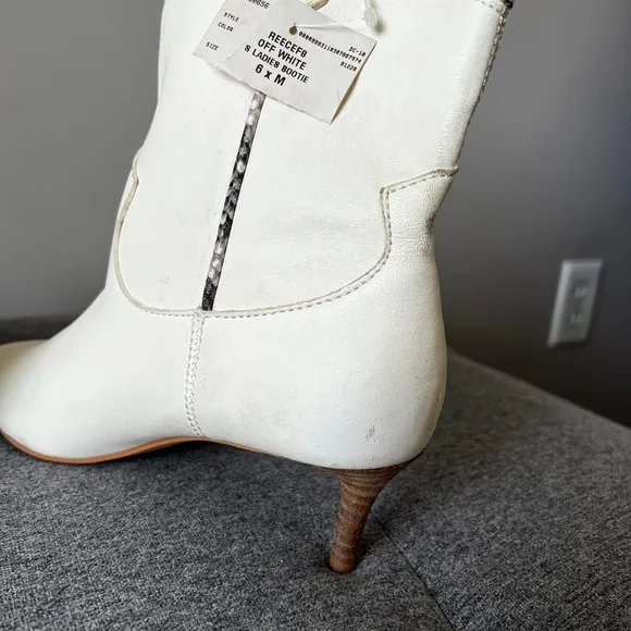Never worn Dolce Vita Reece boots pointy kitten heel 6