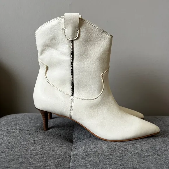 Never worn Dolce Vita Reece boots pointy kitten heel 6
