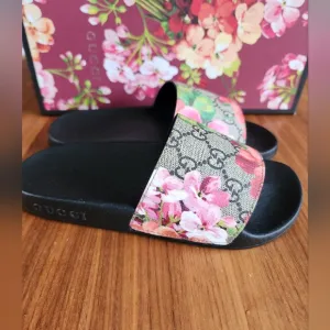 NEW 100% Authentic Gucci Women's Floral GG Slides Sandals Shoes EU 34/US 4