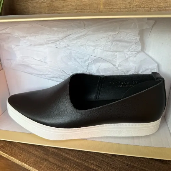 NEW ($159.00) Designer ALL BLACK Brand Side Scoop Slip On Sneakers