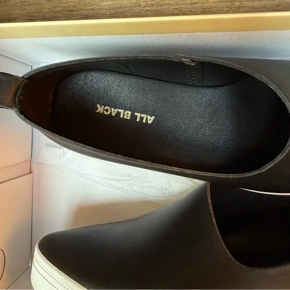 NEW ($159.00) Designer ALL BLACK Brand Side Scoop Slip On Sneakers