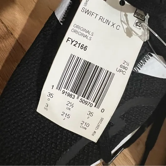 New adidas kids swift run sneakers