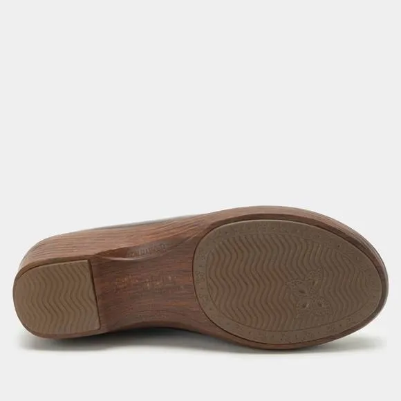 NEW ALEGRIA women's skylar slip on shoes in mahogany