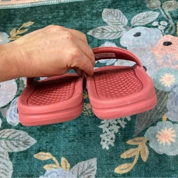 NEW APL Logo Techloom Slides Sandals sz 6 Cedar Mauve Pink Slip On Shoes