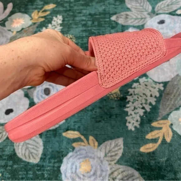 NEW APL Logo Techloom Slides Sandals sz 6 Cedar Mauve Pink Slip On Shoes