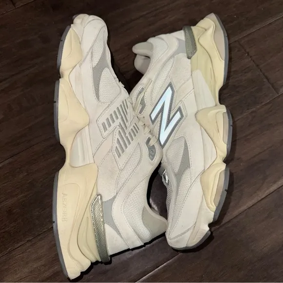 New Balance 9060 Sea salt with concrete and silver metallic