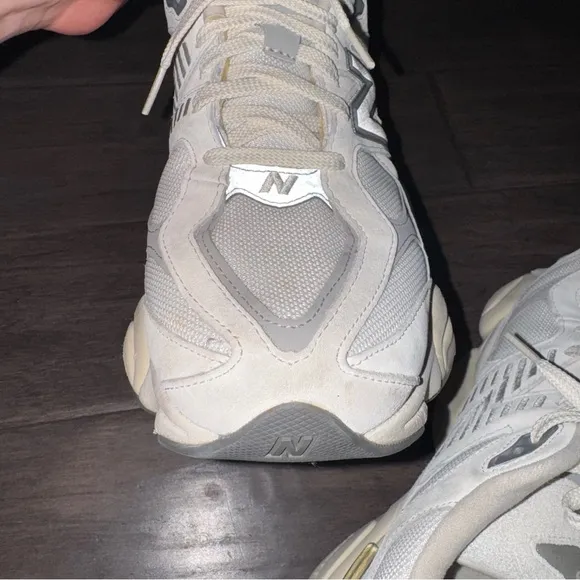 New Balance 9060 Sea salt with concrete and silver metallic