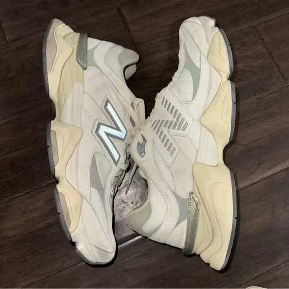 New Balance 9060 Sea salt with concrete and silver metallic
