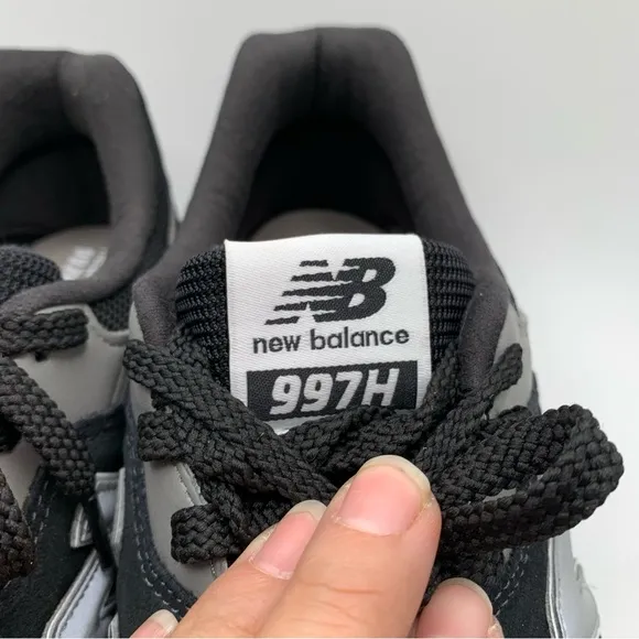 New Balance 997H Lace Up  Mens Black, Silver Sneakers Casual CM997HCC SZ 12 1299