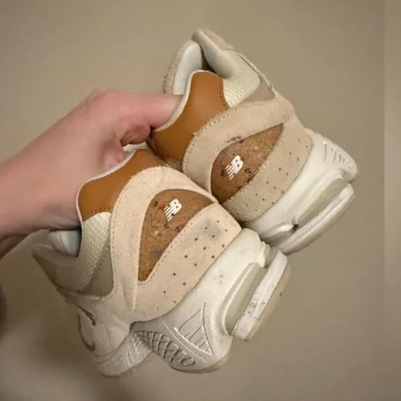 New Balance Beige and Cream Sneakers M8/W10 2002R
