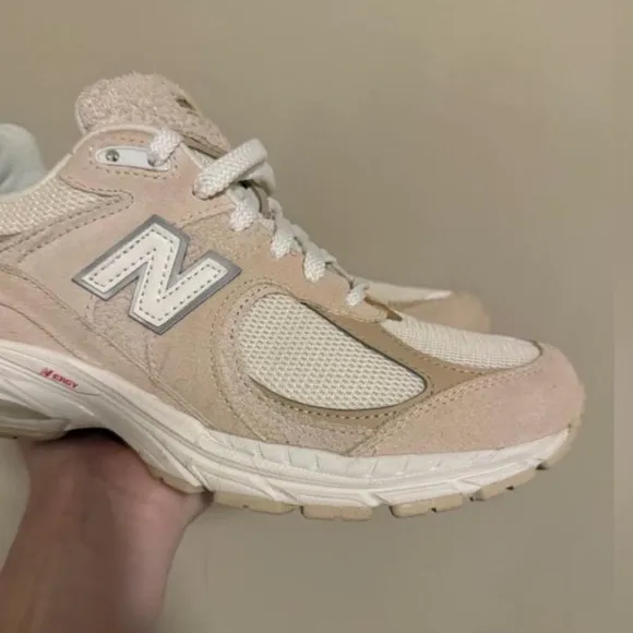 New Balance Beige and Cream Sneakers M8/W10 2002R