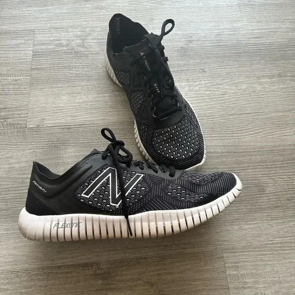 New Balance Black and White Sneakers Sz 11 super lightweight 🏃