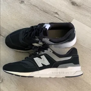 New Balance Men's Black and Gray Sneakers 997H Black Grey CM997HCC Size 10.5