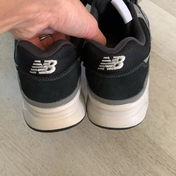 New Balance Men's Black and Gray Sneakers 997H Black Grey CM997HCC Size 10.5