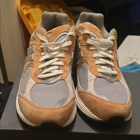 New Balance Men's Tan and Gray Sneakers