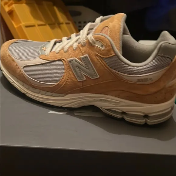 New Balance Men's Tan and Gray Sneakers