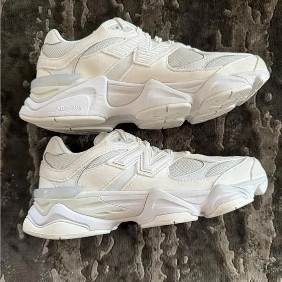 NEW BALANCE White Grey Athletic Girls 9060
