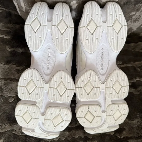 NEW BALANCE White Grey Athletic Girls 9060