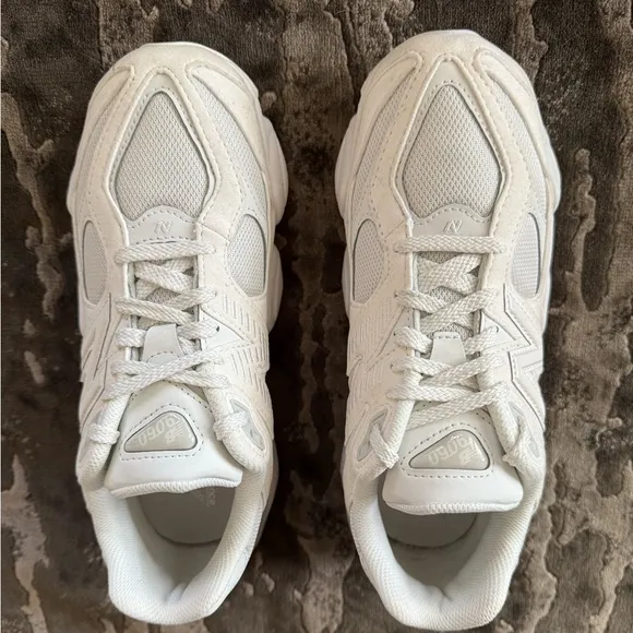 NEW BALANCE White Grey Athletic Girls 9060