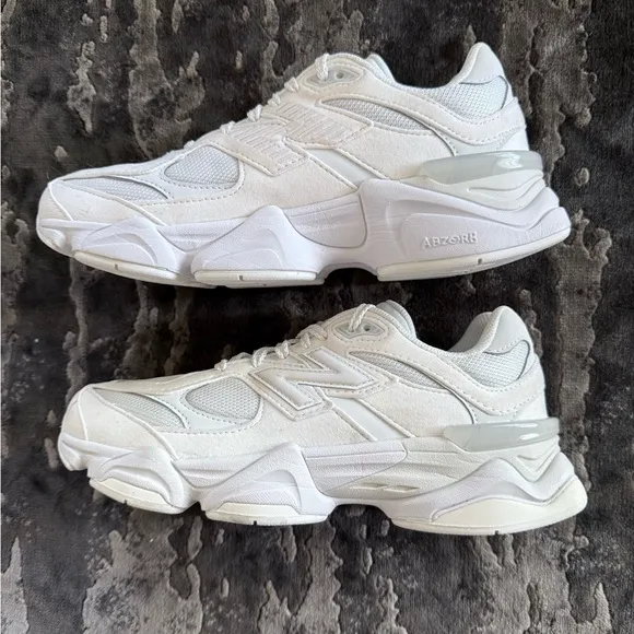 NEW BALANCE White Grey Athletic Girls 9060
