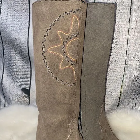 New Bohemian Tan Leather Suede 2” Heel Slip On Women’s Boots size 7