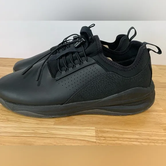 NEW Clove W 12.5 M 11 Black Nursing Shoes Sneakers