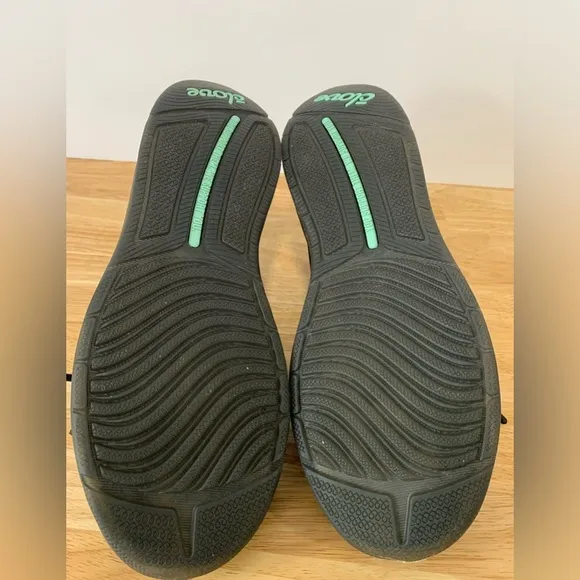 NEW Clove W 12.5 M 11 Black Nursing Shoes Sneakers