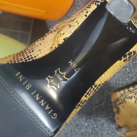 NEW! Gianni Bini Boots