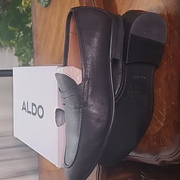 New in box! Aldo Manubar Mens 9 Classic black leather loafer formal dress shoes