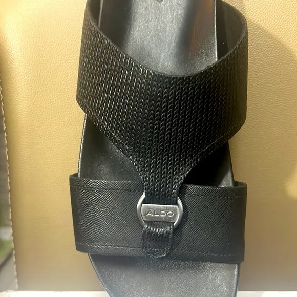 New in Box Men’s leather sandals, Sz 12