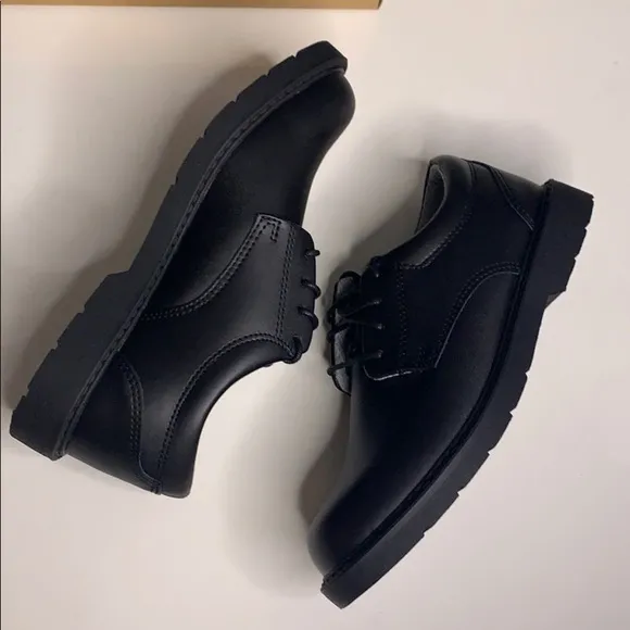 New in box school Issue Black Scholar youth dress shoes 3.5