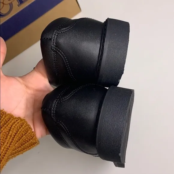 New in box school Issue Black Scholar youth dress shoes 3.5