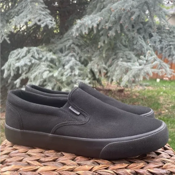 NEW Lugz Men’s Slip Resistant Clipper Slip-On. Black on Black Canvas Sneaker