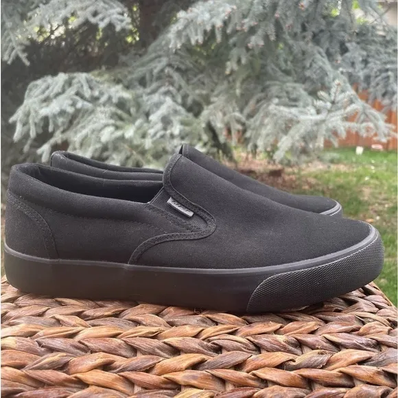 NEW Lugz Men’s Slip Resistant Clipper Slip-On. Black on Black Canvas Sneaker