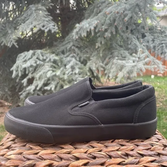 NEW Lugz Men’s Slip Resistant Clipper Slip-On. Black on Black Canvas Sneaker
