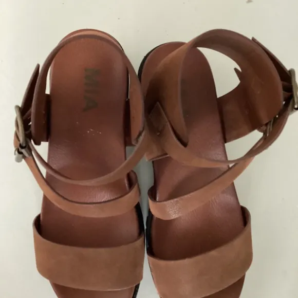NEW MIA BROWN STRAPPY BLOCK HEEL SANDALS SHOES size 6