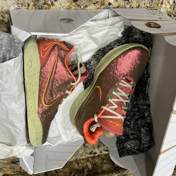 New NIB NIKE LeBron XXI Queen Conch FN0708 800 Sz 11