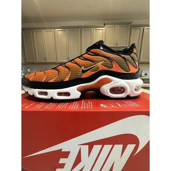 NEW Nike Air Max Plus Men's Size 8 Safety Orange/University Gold DM0032-800