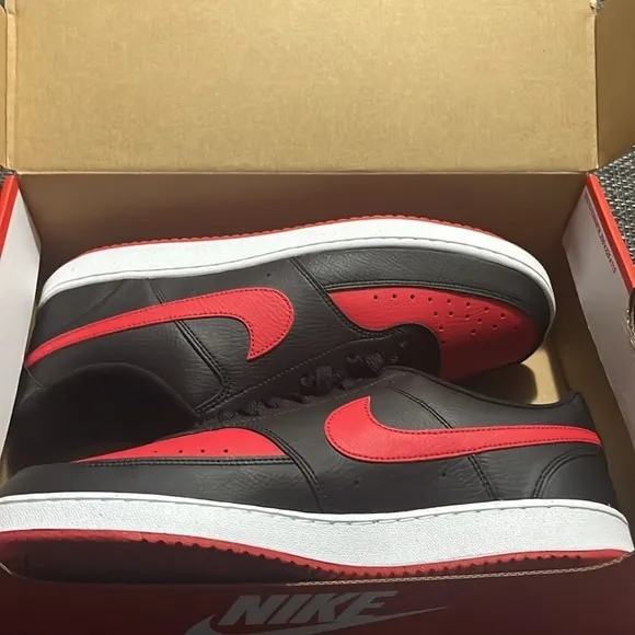 NEW Nike Mens Court Vision Low Sneaker,Black/University Red