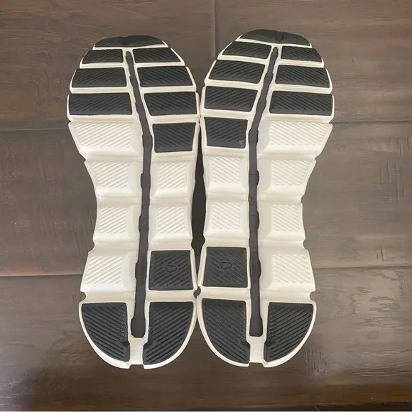 New On Cloud On Running Cloud X3 Lace up Sneakers size 12.5