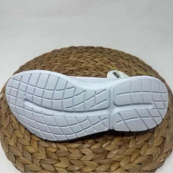 New OOFOS Oomg Sport Slip On Sneakers White Size 9 Men's