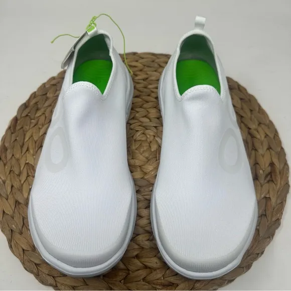 New OOFOS Oomg Sport Slip On Sneakers White Size 9 Men's
