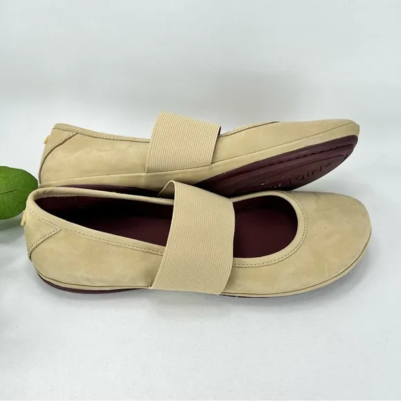 NEW Right Nina Flat