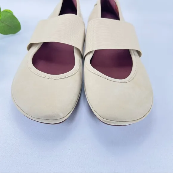 NEW Right Nina Flat