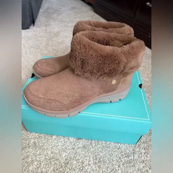New Skechers Women's Martha Stewart Slip-Ins Easy Going ankle Boots sz 7.5 mocha